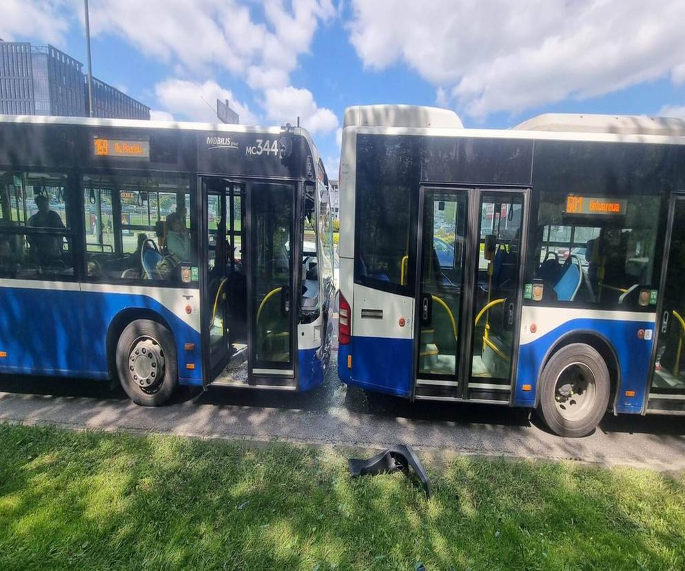 Kraków: zderzenie autobusów na al. Bora-Komorowskiego. Są osoby poszkodowane