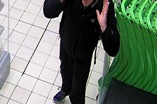 Ten mężczyzna uderzył kobietę, szuka go policja