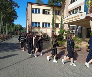 100 par zatańczyło poloneza na 100-lecie siedleckiego Ekonomika
