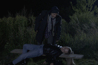 Barwy szczęścia, odcinek 2725: noc zabójstwa Prota (Andrzej Michalski). Kuczma (Arkadiusz Nader), Jowita (Magdalena Żak)