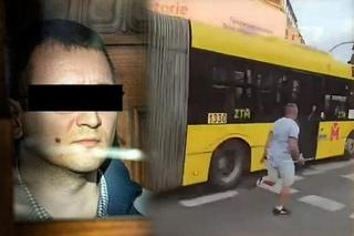 Kierowca autobusu przejechał kobietę w Katowicach. To nagranie podważa obronę