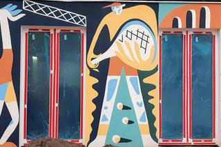 Na Ochocie pojawił się nowy mural. Zdobi ścianę powstającego Centrum Aktywności Międzypokoleniowej
