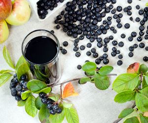 Sok z aronii na zimę gotowany z liśćmi wiśni