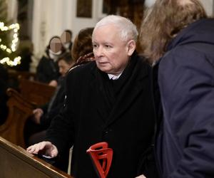 10 rocznica śmierci Jadwigi Kaczyńskiej. Jarosław Kaczyński przyjął komunię