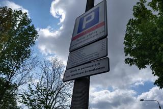 Kary za parkowanie wzrosną o 400 procent! Rada Warszawy decyduje o podwyżce opłaty za brak kwitka z parkometru [GALERIA]
