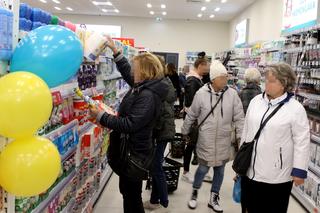 Otwarcie Centrum Handlowego Maxim w Legionowie. Tłum szturmował sklepy, klienci chcieli wejść z drzwiami