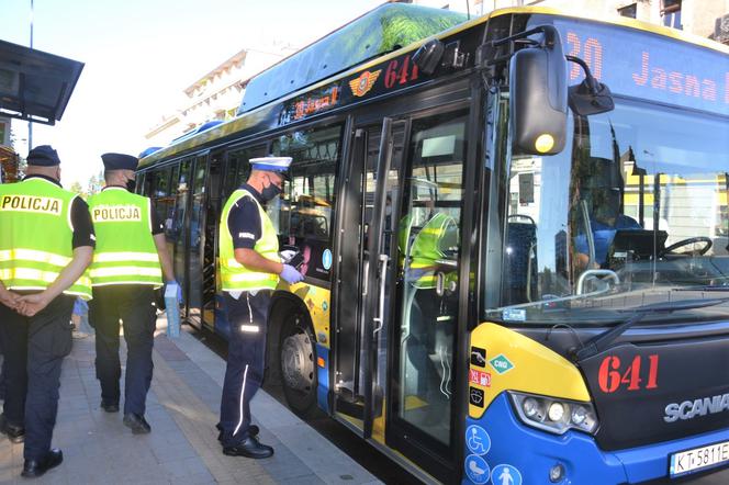 Kontrola maseczek w autobusach