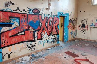 Budynek byłej szkoły przy Kieleckiej to dziś ruina ( zdjęcia lipiec 2024)