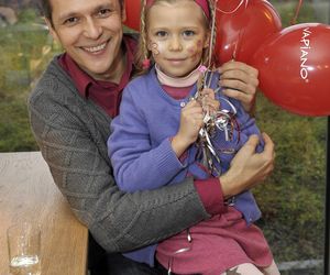 Jakub Przebindowski z córką Mią