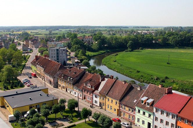 Nietypowe miasto w woj. warmińsko-mazurskim. Mieszka w nim mniej osób niż na wielu wsiach