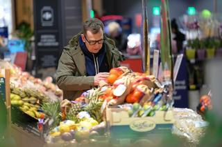 Maciej Orłoś rozpieszcza ukochaną