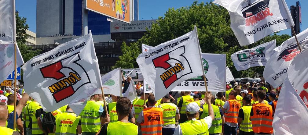 Górnicy protestują przed siedzibą PiS