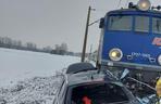 Zderzenie pociągu z samochodem w Charnowie. W wypadku ucierpiała jedna osoba