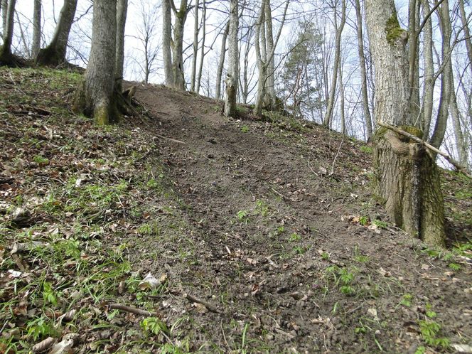 Ten wyjątkowy obiekt na Mazurach ma ponad 2 tysiące lat. Jest regularnie dewastowany