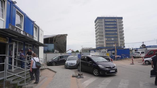 Prace nad dworcem Olsztyn Główny bliżej końca. Podróżni korzystają już z wszystkich peronów [ZDJĘCIA]