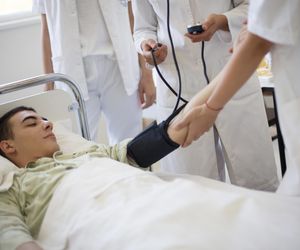 Zaskakujący zapach u syna zaniepokoił matkę. Jej reakcja uratowała mu życie