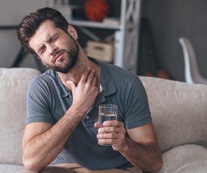 Ból gardła przy przełykaniu śliny? Sprawdź, co może być przyczyną