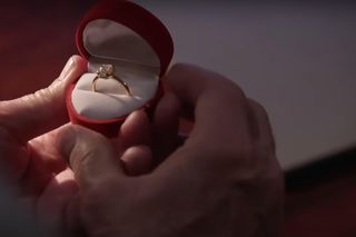 Pierwsza miłość. pierścionek zaręczynowy dla Oli (Klaudia Sokołowska)