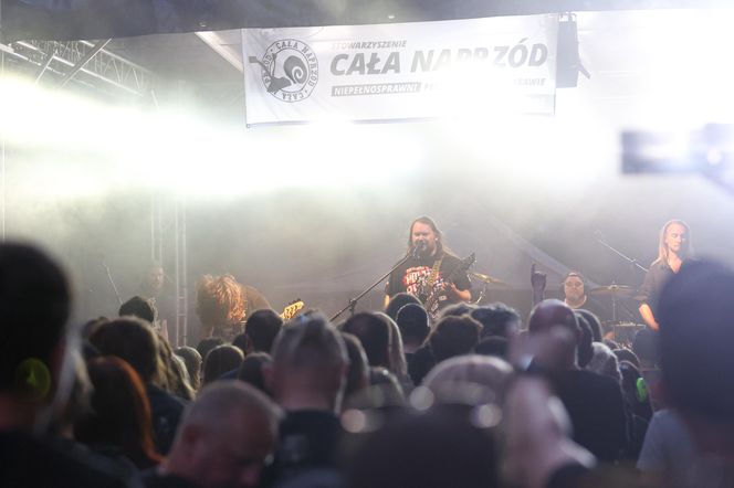 Hałas Miasta 2025 w Gliwicach. Zenek Kupatasa i Wiewiórka Na Drzewie na scenie