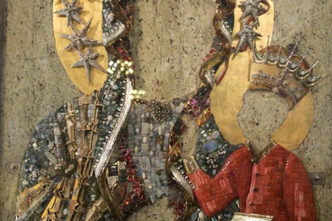 Fragment tupolewa na sukni obrazu Matki Boskiej Częstochowskiej 