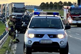 Są ranni po wypadku z udziałem autokaru. Droga zablokowana, poważne utrudnienia