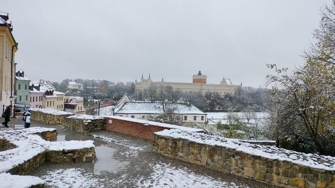 Pierwszy śnieg w tym sezonie! Lublin jest ukryty pod zimową pierzynką 