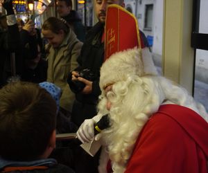 Mikołajkowy tramwaj przejechał przez Kraków