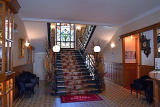 To jeden z najpiękniejszych budynków w Krakowie. Mieszkali w nim Henryk Sienkiewicz i Józef Piłsudski