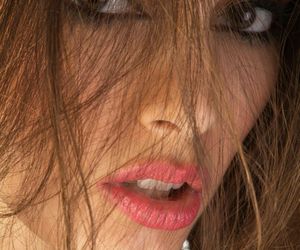 Tired girl make-up na jesień. Jak wykonać niedbały makijaż w najlepszym stylu?