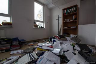 Zlikwidowana szkoła nadal straszy [GALERIA]