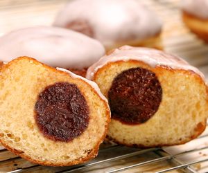 Pączki siostry Anieli - przepis na tradycyjne pączki z marmoladą