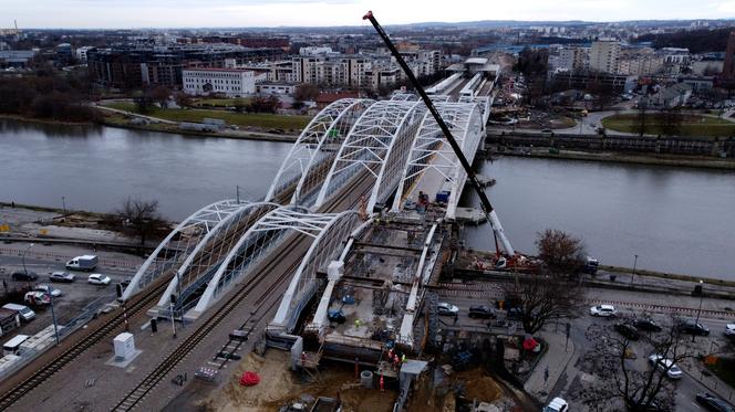Metamorfoza Krakowa: gigantyczne mosty prawie gotowe. Zamontowano już wszystkie łuki [ZDJĘCIA]