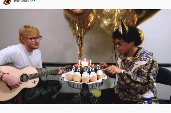 Ed Sheeran śpiewa dla Bruno Marsa