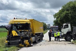  Dwie ciężarówki roztrzaskały się na drodze. Kierowca Scanii nie miał szans