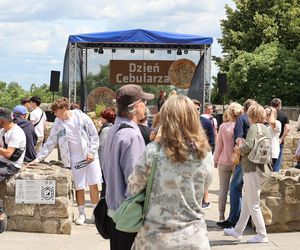 Dzień Cebularza 2025. Na pl. po Farze w Lublinie stanęło cebularzowe miasteczko