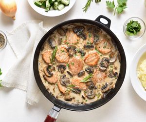 Gulasz ze schabu wieprzowego z pieczarkami i ziołami prowansalskimi - prosty i aromatyczny obiad