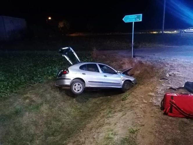 Autem wjechał do rowu i uciekł. W samochodzie zostawił pasażerów