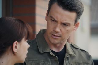 M jak miłość, odcinek 1822: Karski (Krzysztof Kwiatkowski), farmaceutka (Agata Hubner)