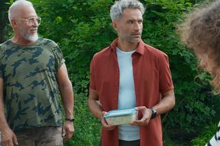 Na sygnale, odcinek 615: Wanda (Anna Lemieszek), Benio (Hubert Jarczak), Romuald (Paweł Lipnicki)