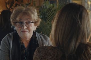 M jak miłość odc. 1871. Kama (Michalina Sosna), klientka agencji (Małgorzata Matuszewska-Knothe)