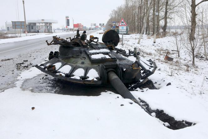 Rosyjski czołg spalony w okolicach Charkowa