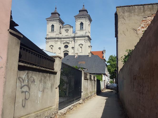 Duże zmiany na małej ulicy Wąskiej w Lesznie
