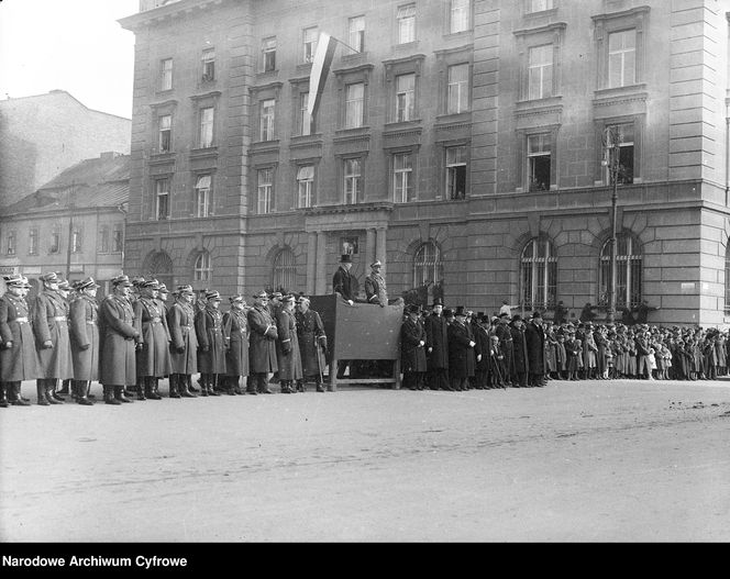 Jak dawniej wyglądały obchody Narodowego Święta Niepodległości w Krakowie? Zobaczcie archiwalne zdjęcia