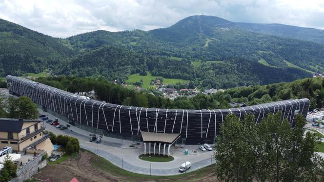 Mercure Szczyrk Resort to dawny PRL-owski hotel Orle Gniazdo, który przeszedł niesamowitą metamorfozę