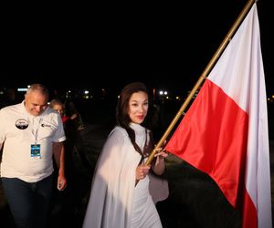 Aleksandra Uznańska-Wiśniewska miała na sobie białą suknię. 