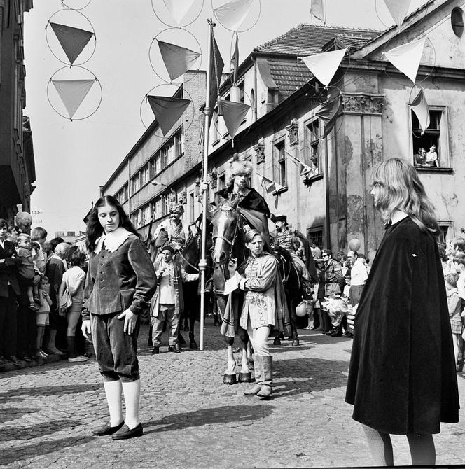 Pochód gwarkowski w latach 60. i 70.  Ale stroje! 