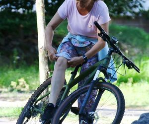 Ewa Drzyzga z mężem na rowerach. Operacje plastyczne nie są dla mnie!