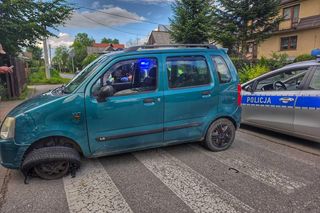 Kompletnie pijana para na Podhalu pojechała samochodem dokupić alkohol. Jedno z kół niemal odpadło