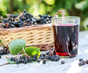 Sok z aronii jak u babci – sprawdzony, domowy przepis pełen zdrowia