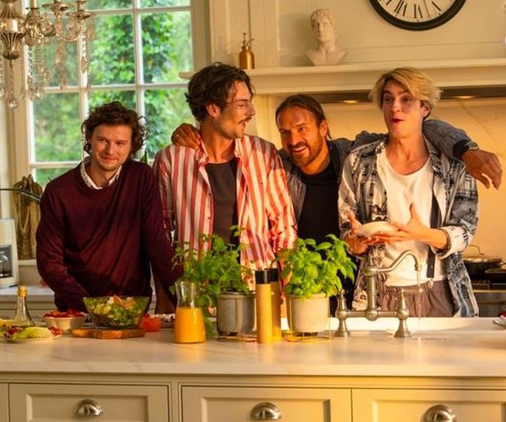 Piotr (Piotr Stramowski), Alek (Mateusz Kościukiewicz), Adam (Nikodem Rozbicki), Wojtek (Damian Kret) 